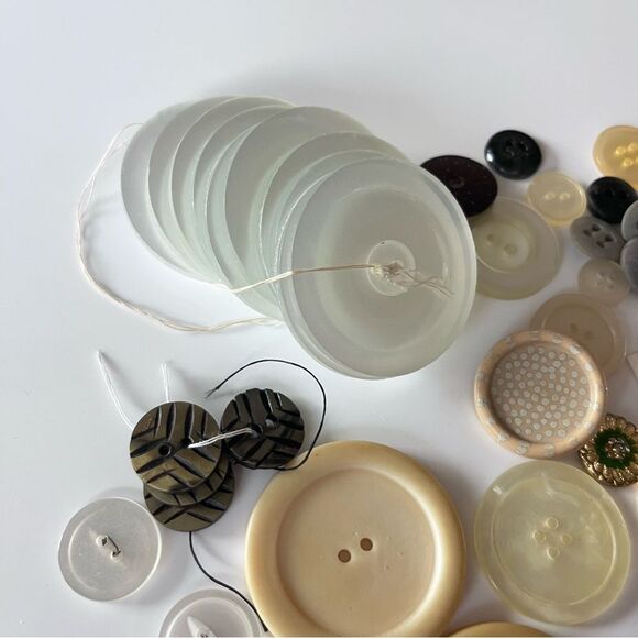 Vintage Buttons Lot - Picture 3 of 5